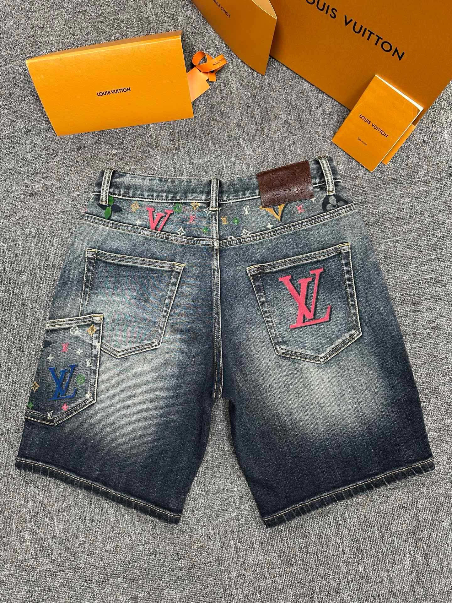 Cheap High quality Louis Vuitton Short Jeans For Men in 208799, $65 USD- [IB208799] - Replica Louis Vuitton Short Jeans For Men