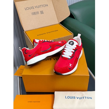 Louis Vuitton Sneakers For Men in 208903