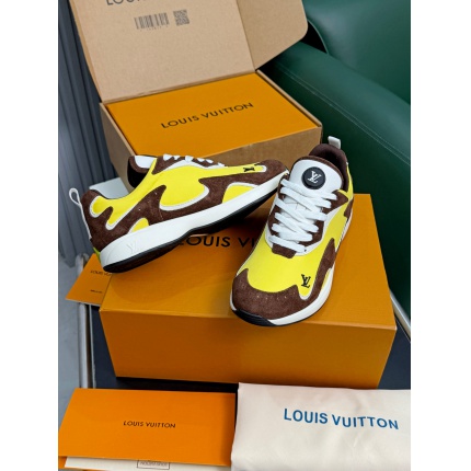 Louis Vuitton Sneakers For Men in 208908