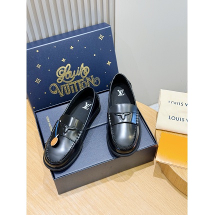 New Arrivals High quality Louis Vuitton Loafers For Men in 208926