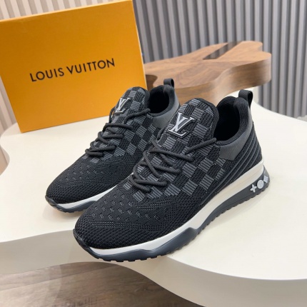 Louis Vuitton Sneakers For Men in 208944