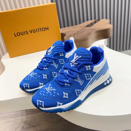 Louis Vuitton Sneakers For Men in 208947