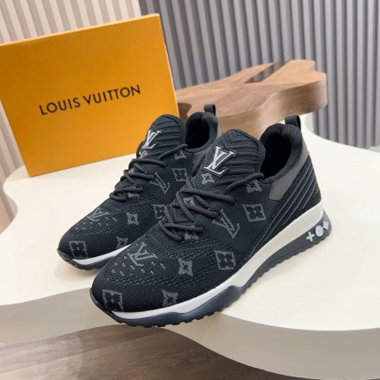 Louis Vuitton Sneakers For Men in 208948