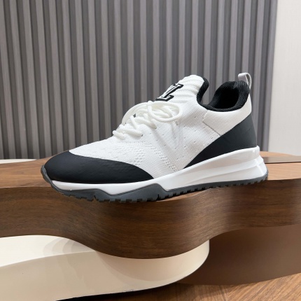 Louis Vuitton Sneakers For Men in 208951