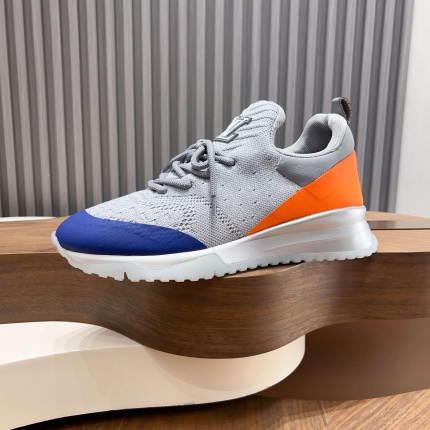 Louis Vuitton Sneakers For Men in 208952