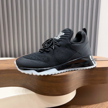 Louis Vuitton Sneakers For Men in 208954