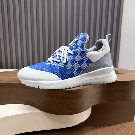 Louis Vuitton Sneakers For Men in 208955