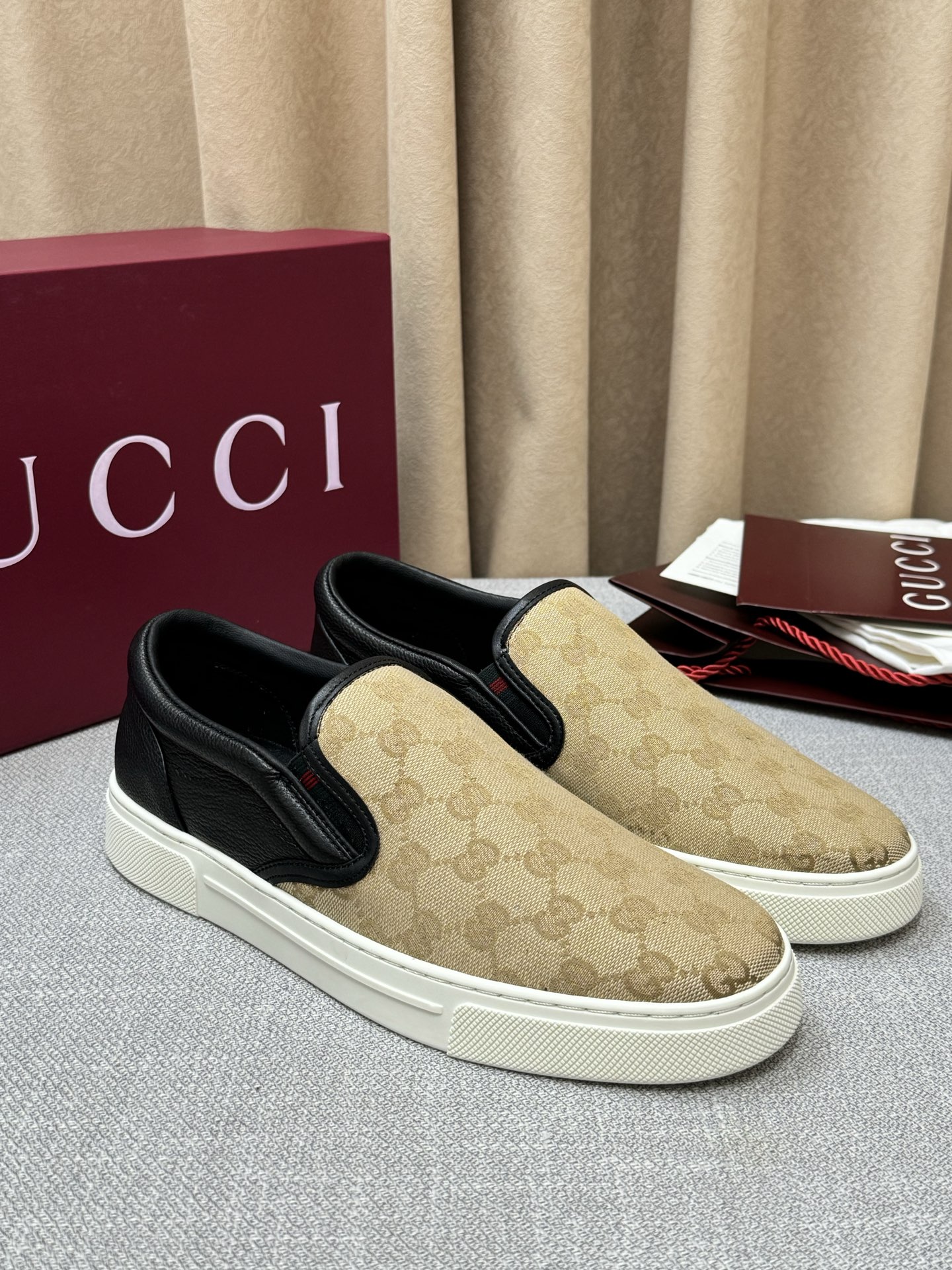 Cheap New Arrivals Gucci sneakers For Men in 208897, $80 USD- [IB208897] - Replica Gucci Sneakers For Men