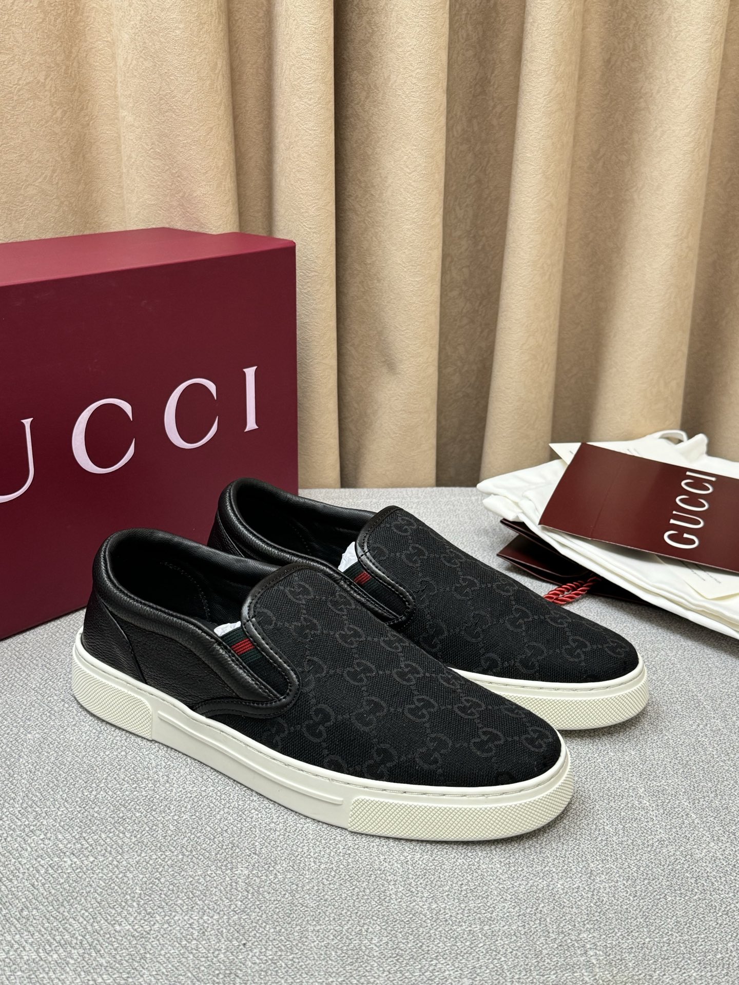 Cheap New Arrivals Gucci sneakers For Men in 208899, $80 USD- [IB208899] - Replica Gucci Sneakers For Men