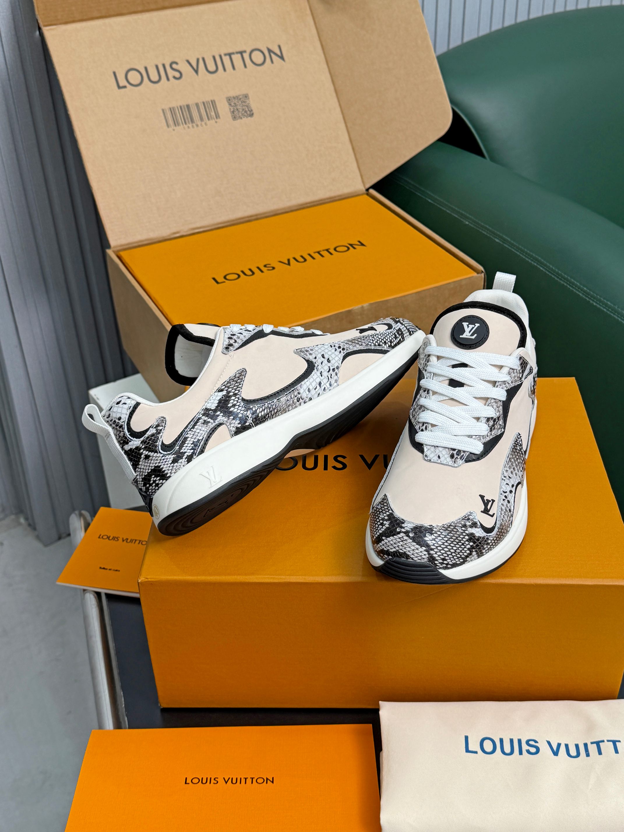 Cheap Louis Vuitton Sneakers For Men in 208905, $105 USD- [IB208905] - Replica Louis Vuitton Sneakers For Men
