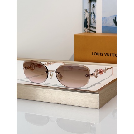 Louis Vuitton AAA quality Sunglasses in 209092