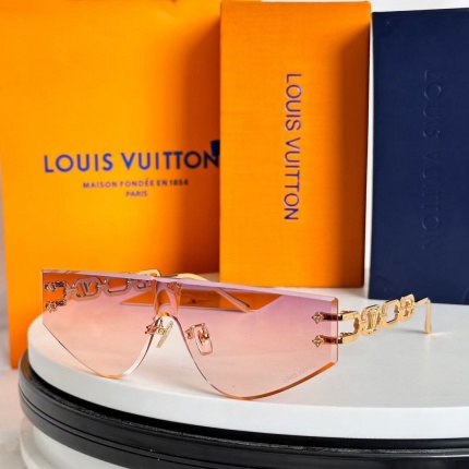 Louis Vuitton AAA Quality Sunglasses in 209151