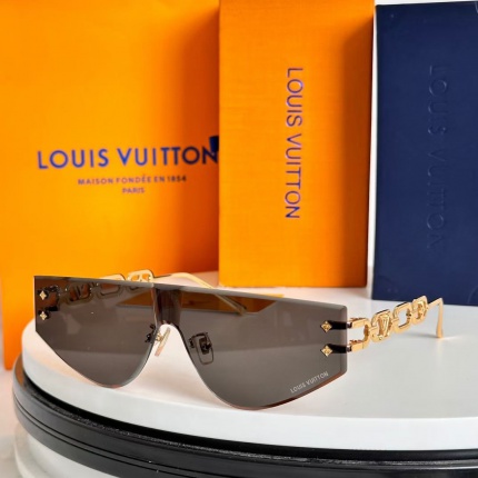 Louis Vuitton AAA Quality Sunglasses in 209152