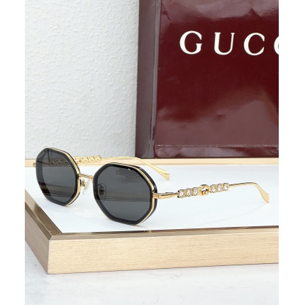 Gucci AAA Quality Sunglasses in 209163