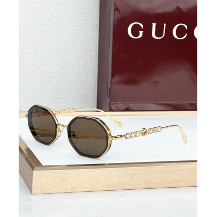 Gucci AAA Quality Sunglasses in 209164