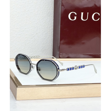Gucci AAA Quality Sunglasses in 209166