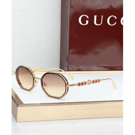Gucci AAA Quality Sunglasses in 209168