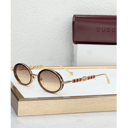 Gucci AAA Quality Sunglasses in 209172