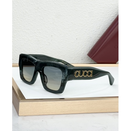 Gucci AAA Quality Sunglasses in 209177