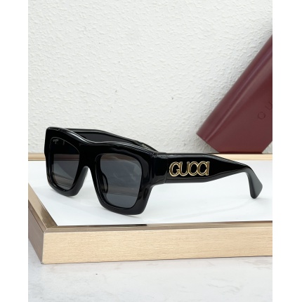 Gucci AAA Quality Sunglasses in 209178