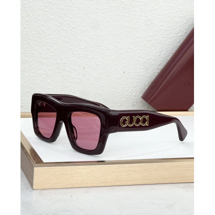 Gucci AAA Quality Sunglasses in 209179