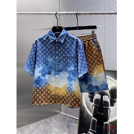 Louis Vuitton Short Tracksuits For Men in 209764
