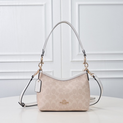Coach Cross Bags in 210286