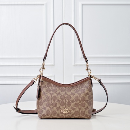 Coach Cross Bags in 210287