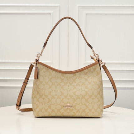 Coach Cross Bags in 210289