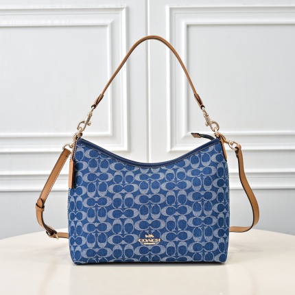 Coach Cross Bags in 210290