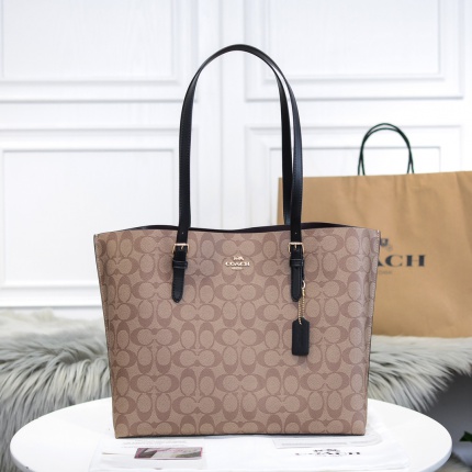 Coach Handbags in 210339
