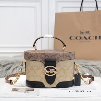 Coach Cross Bags in 210352