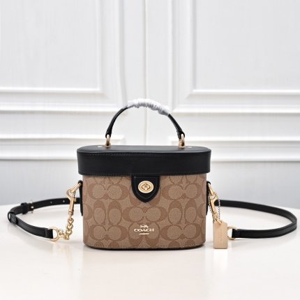 Coach Cross Bags in 210353