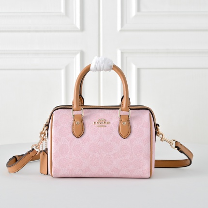 Coach Cross Bags in 210365
