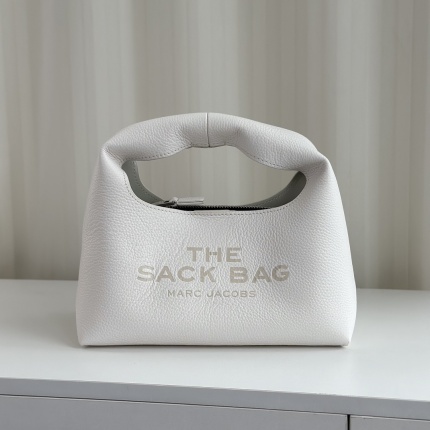 Marc Jacobs Bags in 210411