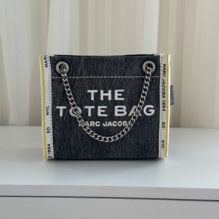 Marc Jacobs Bags in 210423