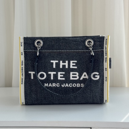 Marc Jacobs Bags in 210425