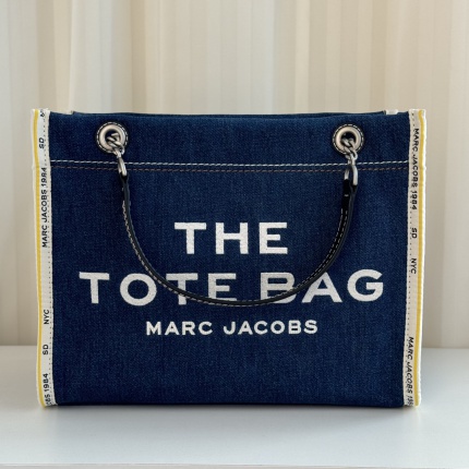 Marc Jacobs Bags in 210428
