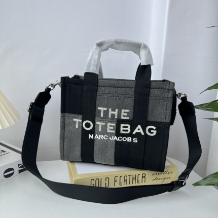 Marc Jacobs Bags in 210433
