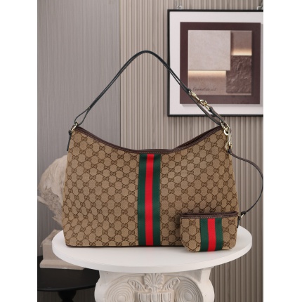 Gucci Handbags in 210526