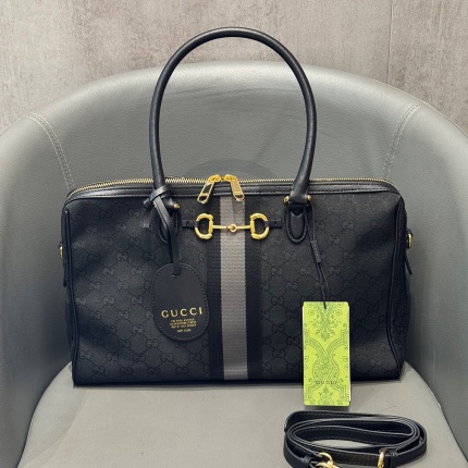 Gucci AAA Quality Handbags in 210550