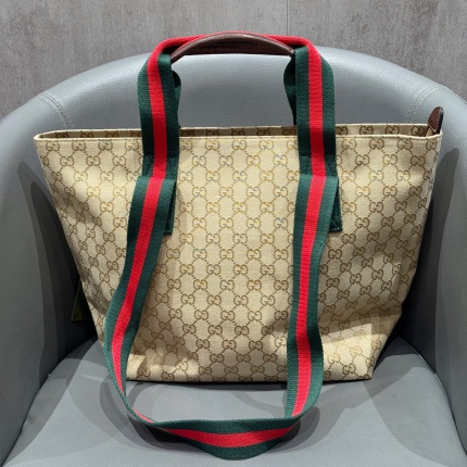 Gucci AAA Quality Handbags in 210552