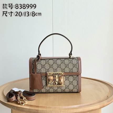 Gucci AAA Quality Handbags in 210573