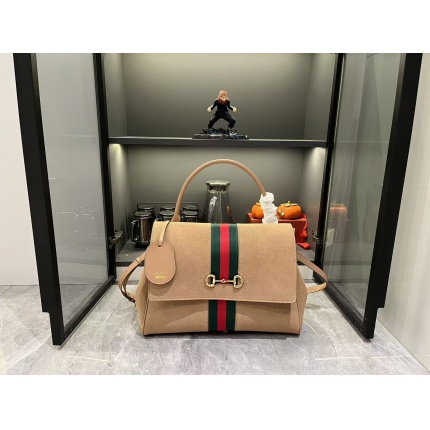 Gucci AAA Quality Handbags in 210634