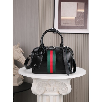 Gucci AAA Quality Handbags in 210640