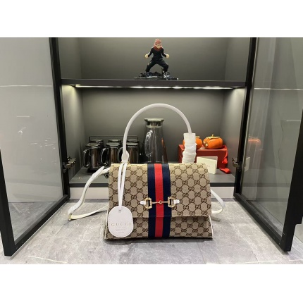 Gucci AAA Quality Handbags in 210644