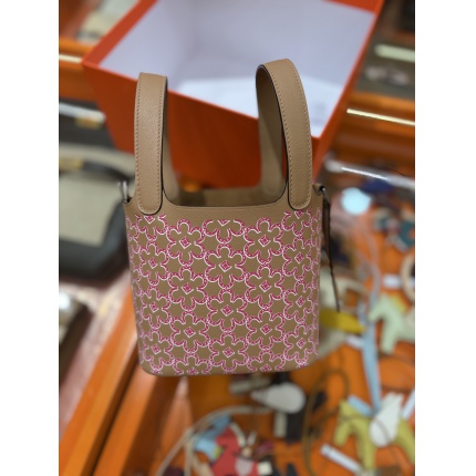 Hermes  AAA Quality Handbags in 210668