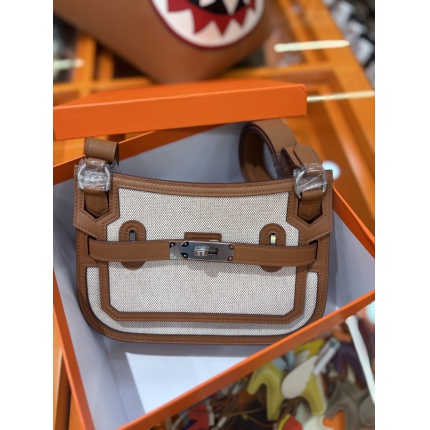 Hermes  AAA Quality Handbags in 210695
