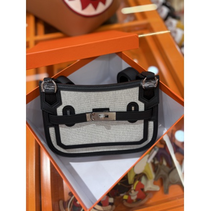 Hermes  AAA Quality Handbags in 210696