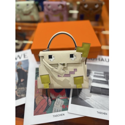 Hermes  AAA Quality Handbags in 210700